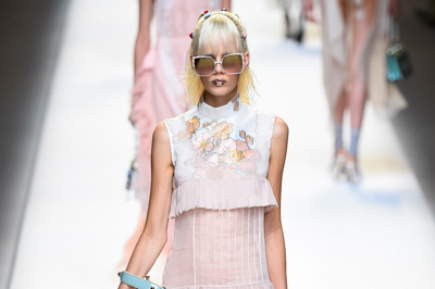 フェンディ 2017年春夏コレクション - 現代に舞い降りたロココ・プリンセス