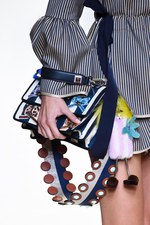 フェンディ 2017年春夏コレクション - 現代に舞い降りたロココ・プリンセス｜写真2