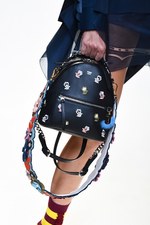 フェンディ 2017年春夏コレクション - 現代に舞い降りたロココ・プリンセス｜写真9