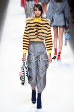 フェンディ 2017年春夏コレクション - 現代に舞い降りたロココ・プリンセス｜写真10