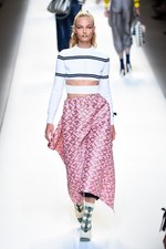 フェンディ 2017年春夏コレクション - 現代に舞い降りたロココ・プリンセス｜写真13