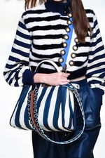 フェンディ 2017年春夏コレクション - 現代に舞い降りたロココ・プリンセス｜写真15