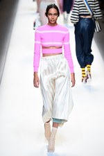 フェンディ 2017年春夏コレクション - 現代に舞い降りたロココ・プリンセス｜写真17