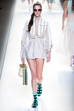 フェンディ 2017年春夏コレクション - 現代に舞い降りたロココ・プリンセス｜写真20