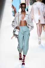 フェンディ 2017年春夏コレクション - 現代に舞い降りたロココ・プリンセス｜写真24