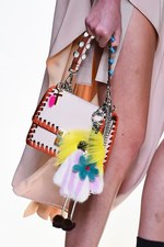 フェンディ 2017年春夏コレクション - 現代に舞い降りたロココ・プリンセス｜写真28