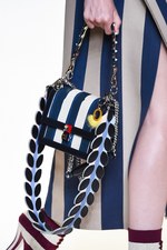 フェンディ 2017年春夏コレクション - 現代に舞い降りたロココ・プリンセス｜写真32