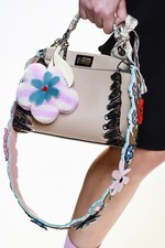 フェンディ 2017年春夏コレクション - 現代に舞い降りたロココ・プリンセス｜写真41