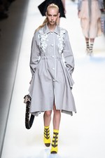 フェンディ 2017年春夏コレクション - 現代に舞い降りたロココ・プリンセス｜写真48