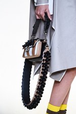 フェンディ 2017年春夏コレクション - 現代に舞い降りたロココ・プリンセス｜写真49