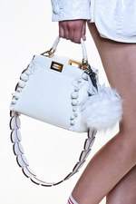 フェンディ 2017年春夏コレクション - 現代に舞い降りたロココ・プリンセス｜写真52