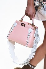 フェンディ 2017年春夏コレクション - 現代に舞い降りたロココ・プリンセス｜写真55