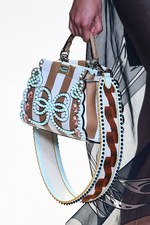 フェンディ 2017年春夏コレクション - 現代に舞い降りたロココ・プリンセス｜写真58