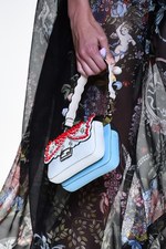 フェンディ 2017年春夏コレクション - 現代に舞い降りたロココ・プリンセス｜写真60