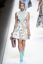 フェンディ 2017年春夏コレクション - 現代に舞い降りたロココ・プリンセス｜写真67