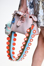 フェンディ 2017年春夏コレクション - 現代に舞い降りたロココ・プリンセス｜写真68