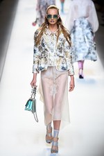 フェンディ 2017年春夏コレクション - 現代に舞い降りたロココ・プリンセス｜写真73