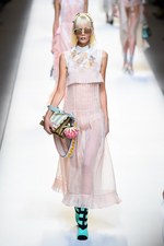 フェンディ 2017年春夏コレクション - 現代に舞い降りたロココ・プリンセス｜写真77