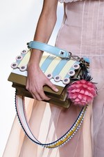 フェンディ 2017年春夏コレクション - 現代に舞い降りたロココ・プリンセス｜写真78