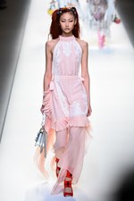 フェンディ 2017年春夏コレクション - 現代に舞い降りたロココ・プリンセス｜写真79