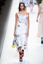 フェンディ 2017年春夏コレクション - 現代に舞い降りたロココ・プリンセス｜写真80