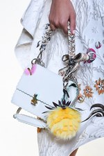 フェンディ 2017年春夏コレクション - 現代に舞い降りたロココ・プリンセス｜写真81