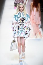 フェンディ 2017年春夏コレクション - 現代に舞い降りたロココ・プリンセス｜写真82