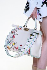 フェンディ 2017年春夏コレクション - 現代に舞い降りたロココ・プリンセス｜写真84