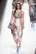 フェンディ 2017年春夏コレクション - 現代に舞い降りたロココ・プリンセス｜写真90