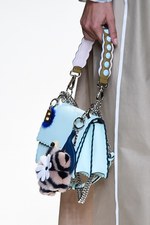 フェンディ 2017年春夏コレクション - 現代に舞い降りたロココ・プリンセス｜写真94