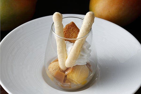 パブロ・ピカソ｜ピエール・エルメ・パリのフルコースがホテルニューオータニ東京に - マカロンやガナッシュが前菜に