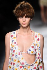 アンドレアス・クロンターラー フォー ヴィヴィアン・ウエストウッド 17年春夏コレクション｜写真3