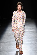 アンドレアス・クロンターラー フォー ヴィヴィアン・ウエストウッド 17年春夏コレクション｜写真5