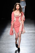 アンドレアス・クロンターラー フォー ヴィヴィアン・ウエストウッド 17年春夏コレクション｜写真9