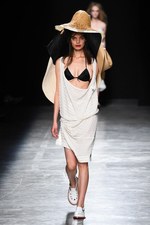 アンドレアス・クロンターラー フォー ヴィヴィアン・ウエストウッド 17年春夏コレクション｜写真13