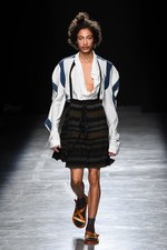 アンドレアス・クロンターラー フォー ヴィヴィアン・ウエストウッド 17年春夏コレクション｜写真18