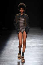 アンドレアス・クロンターラー フォー ヴィヴィアン・ウエストウッド 17年春夏コレクション｜写真19