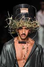 アンドレアス・クロンターラー フォー ヴィヴィアン・ウエストウッド 17年春夏コレクション｜写真28