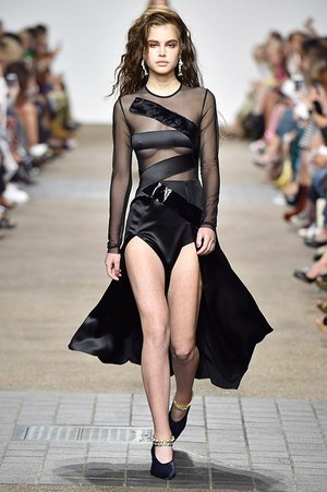 トップショップ ユニーク(TOPSHOP UNIQUE) 2017年秋ウィメンズコレクション  - 写真35