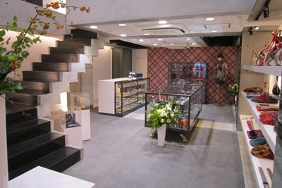 ヴィヴィアン・ウエストウッド心斎橋が移転リニューアル