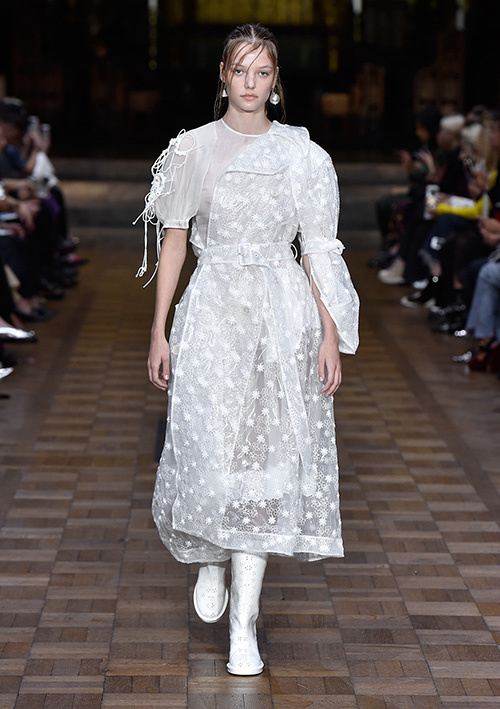Simone Rocha シモーネロシャホワイトパールチャーム