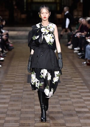 シモーネ ロシャ(SIMONE ROCHA) 2017年春夏ウィメンズコレクション  - 写真30