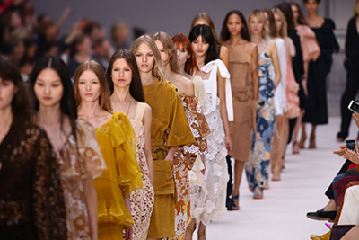 クロエ 2017年春夏コレクション - 自由な空気感を纏ったフレンチガール