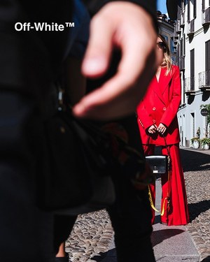 オフ-ホワイト ℅ ヴァージル アブローの新作バッグ - クリップのディテールが特徴｜写真5