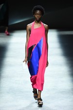 イッセイ ミヤケ 17年春夏コレクション - 柄が変化するバッグ、新シューズプロジェクト始動｜写真4