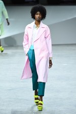 イッセイ ミヤケ 17年春夏コレクション - 柄が変化するバッグ、新シューズプロジェクト始動｜写真9