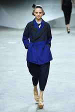 イッセイ ミヤケ 17年春夏コレクション - 柄が変化するバッグ、新シューズプロジェクト始動｜写真17