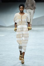 イッセイ ミヤケ 17年春夏コレクション - 柄が変化するバッグ、新シューズプロジェクト始動｜写真25