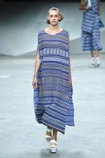 イッセイ ミヤケ 17年春夏コレクション - 柄が変化するバッグ、新シューズプロジェクト始動｜写真31