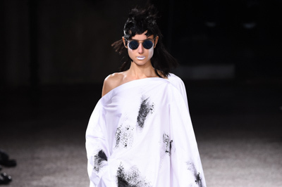 セーラー｜ヨウジヤマモト 2017年春夏コレクション - 仕立て屋が手掛けるフェミニンな着崩し